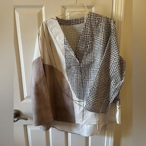 Tan white & black abstract design top size L